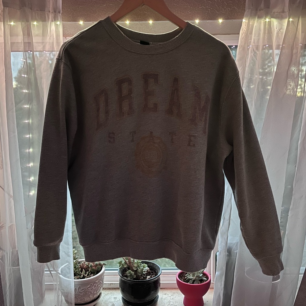 S grey crewneck